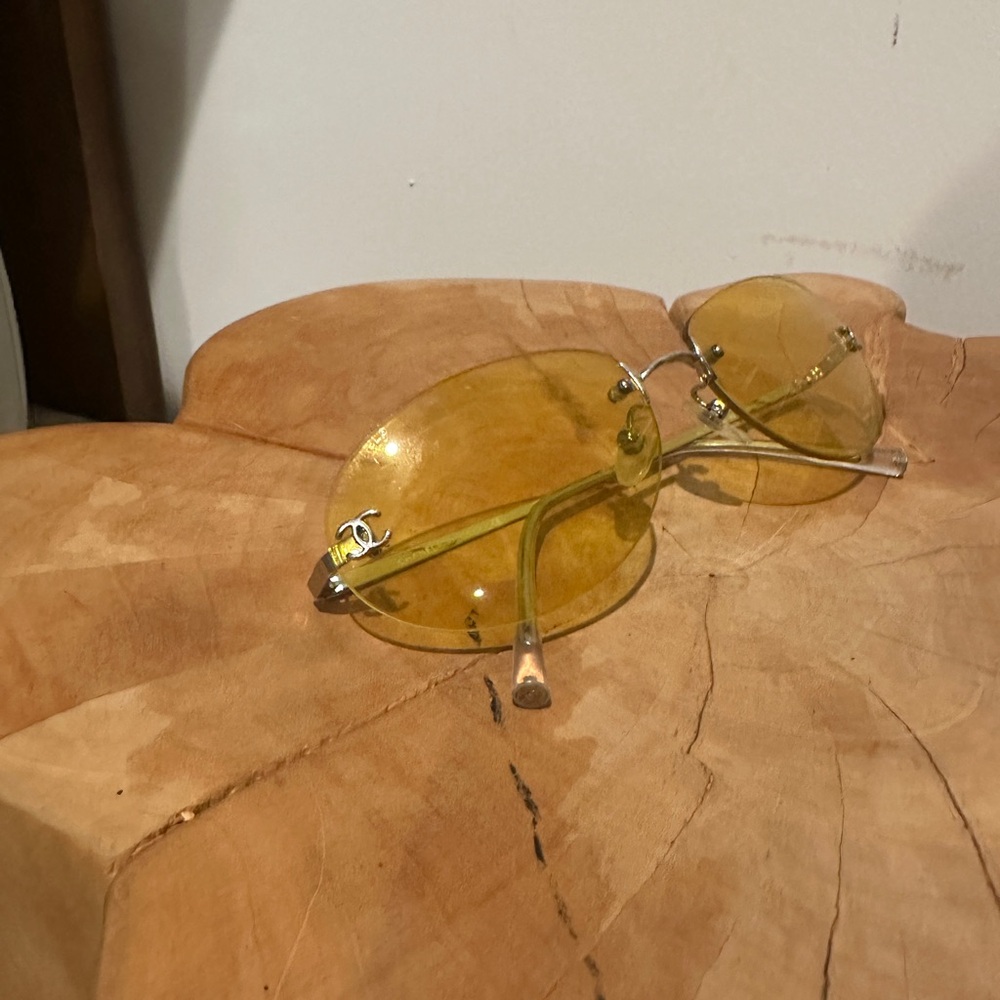 Chic Yellow Sunglasses